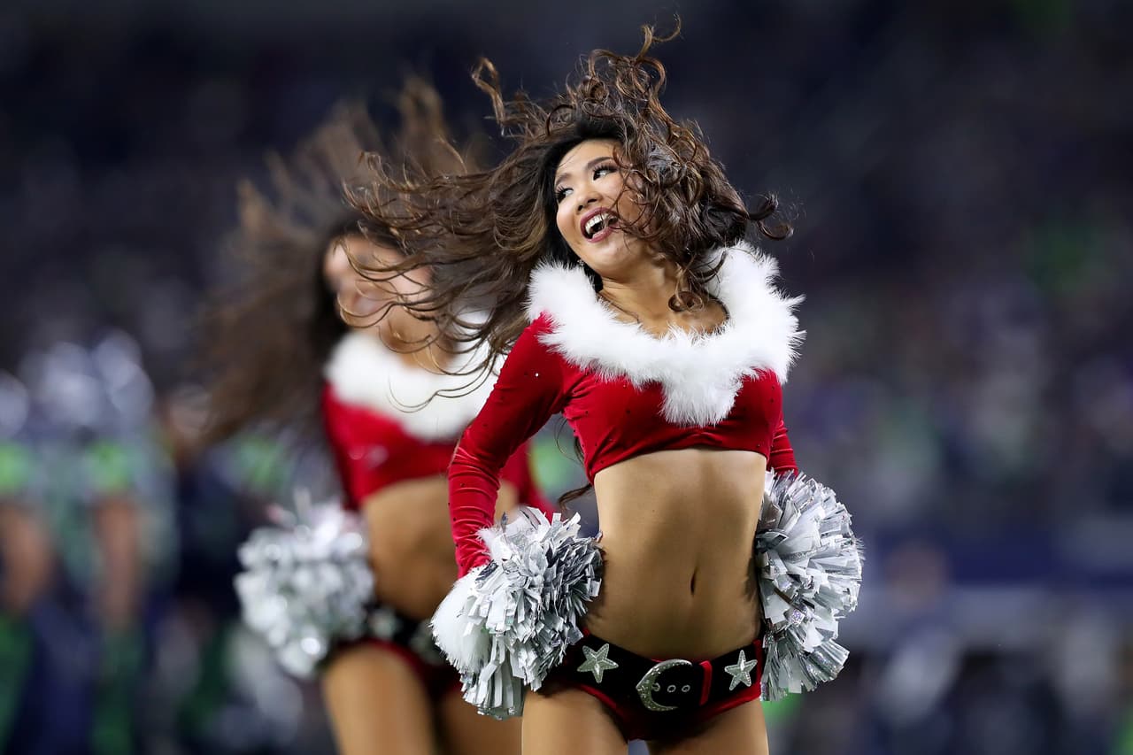En esta Navidad disfruta con las mejores imágenes de las porristas de la NFL que se vistieron de gala para la Semana 16. ¡Felices fiestas!