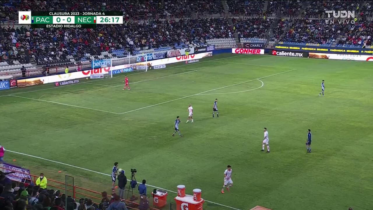 ¡TIRO ATAJADO! disparo por Édgar Méndez.