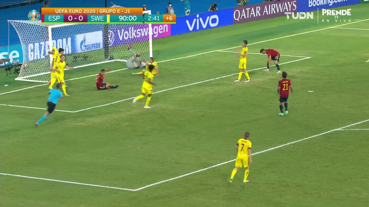 ¡TIRO ATAJADO! disparo por Pablo Sarabia.