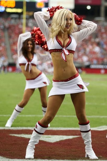 Lindas porristas de la NFL con sus sexys atuendos para enseñar sus hermosas figuras que calientan los emparrillados.