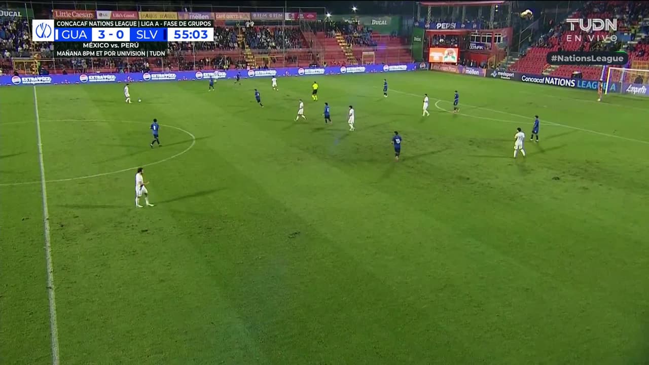 ¡GOL!  anota para Guatemala. Jorge Aparicio