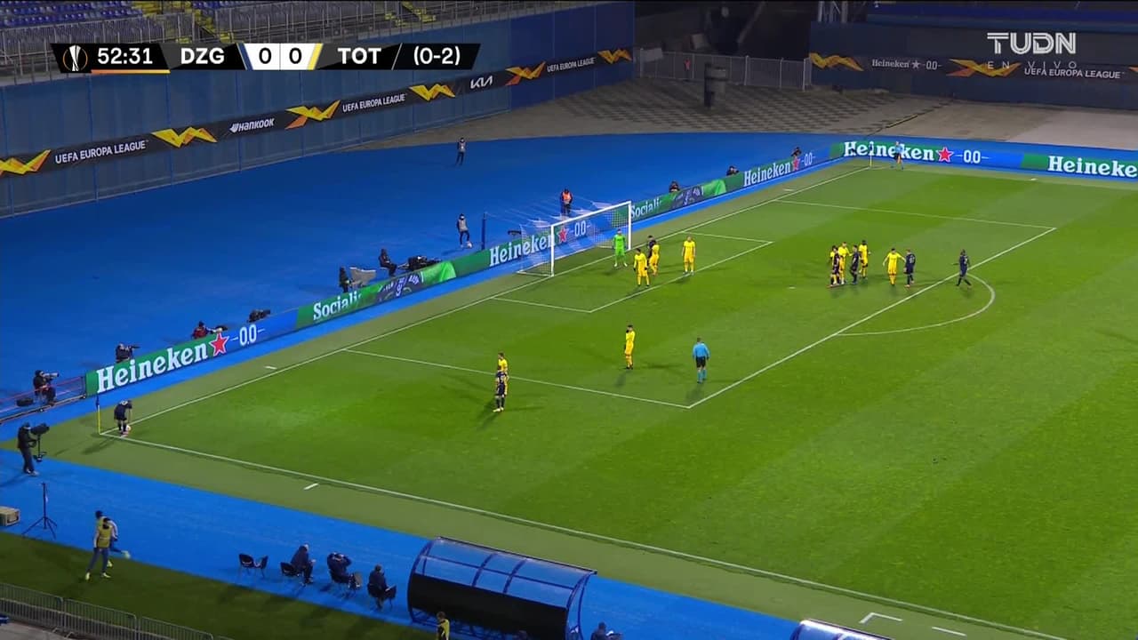 ¡TIRO ATAJADO! disparo por Arijan Ademi.