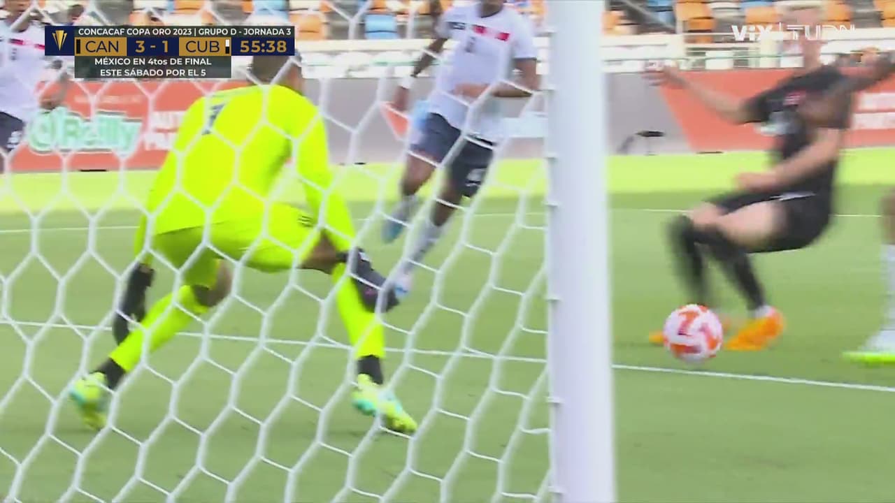 ¡Poste salvador! El metal evita el cuarto gol de Canadá