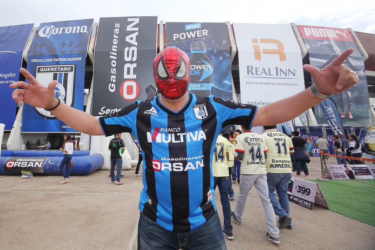 El colorido de la afición en la Jornada 14