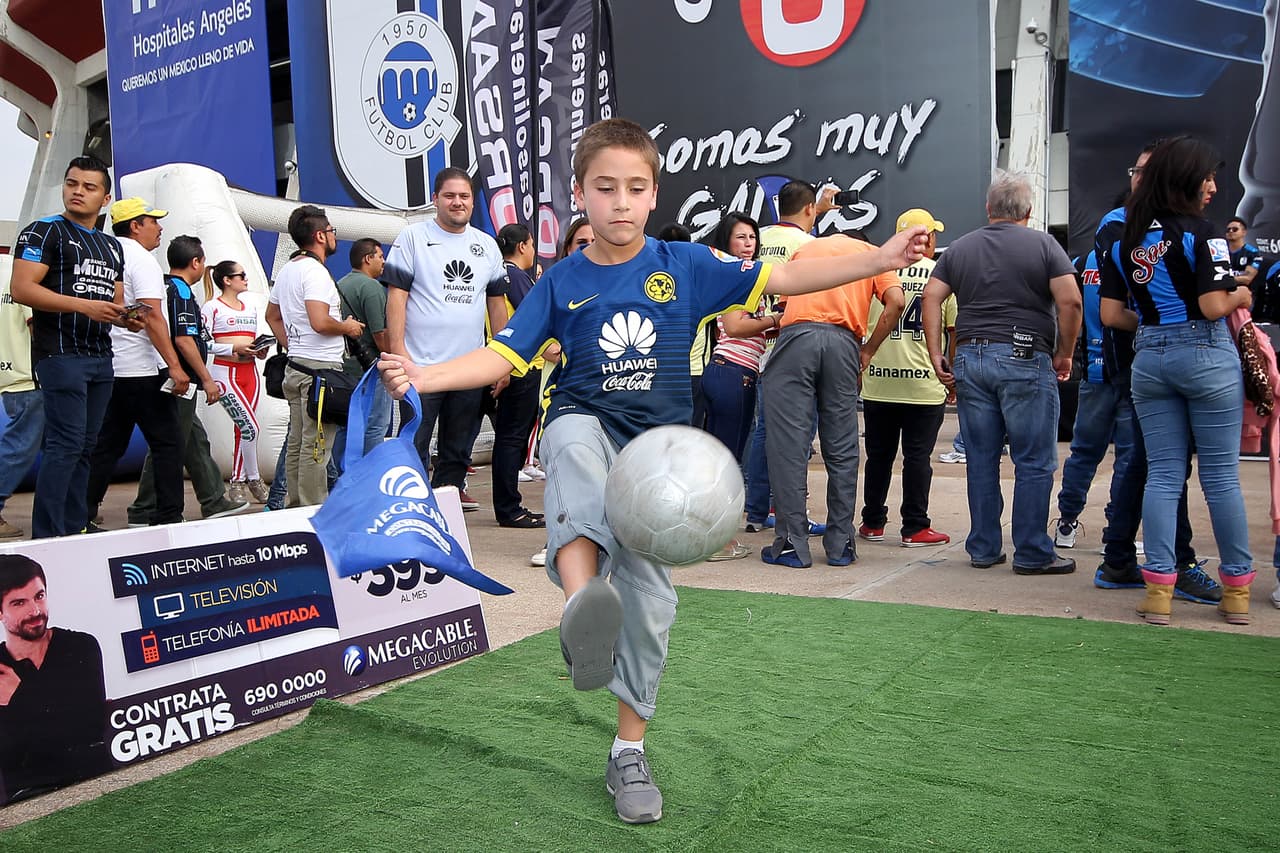 El colorido de la afición en la Jornada 14