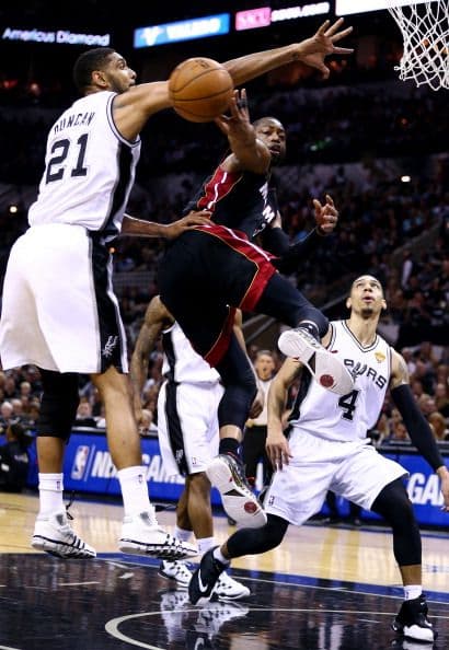 Todo o nada. Dispuestos a dejar la vida en la cancha San Antonio fue por su quinto campeonato mientras Miami buscaba salir de la mala racha 3-1 pese a que ningún equipo en la historia lo había logrado en una final. San Antonio apaleó a Miami.          