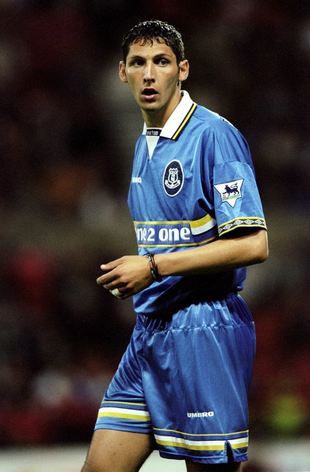 El defensa italiano Marco Materazzi había jugado en pequeños clubes de su país hasta que en 1998 llegó al Everton de la Premier League.