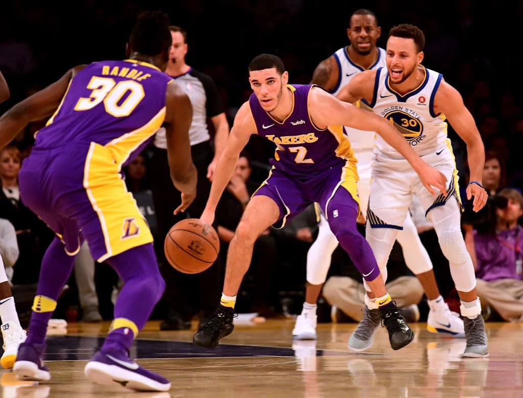 Una vez más el duelo entre LeBron James y los Warriors, aunque esta vez será con el 'Rey' uniformado como jugador de Los Ángeles Lakers en Oracle Arena. También en Navidad.
