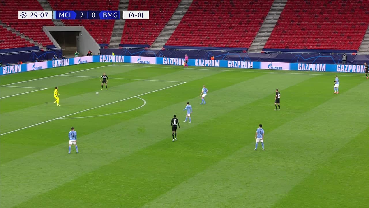 ¡TIRO ATAJADO! disparo por Kevin De Bruyne.