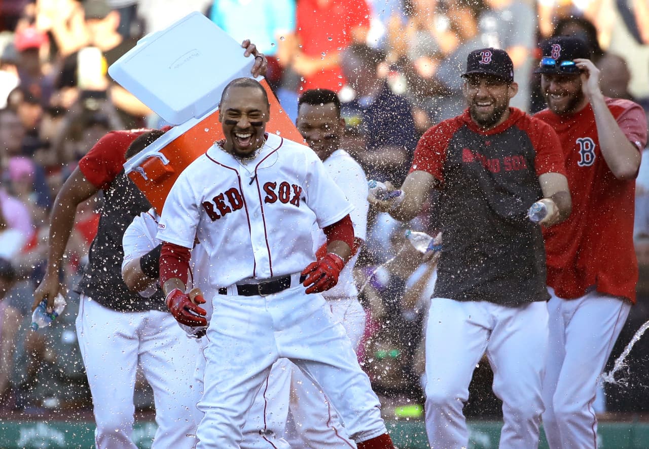 Aunque Boston evitó con el revés ponerse por debajo de efectividad de .500 (35-34) sigue teniendo un récord perdedor en Fenway Park, de 16-17.