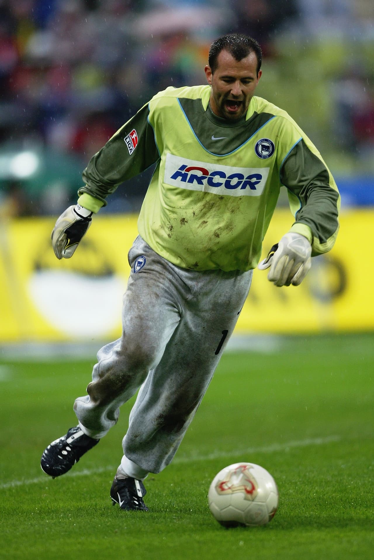 El húngaro Gabor Kiraly causó
<b>sensación con su sentido de la moda.</b>