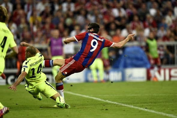 Al minuto 59 Lewandowski anotaría el empate para el Bayern con un remate pegado al poste derecho.