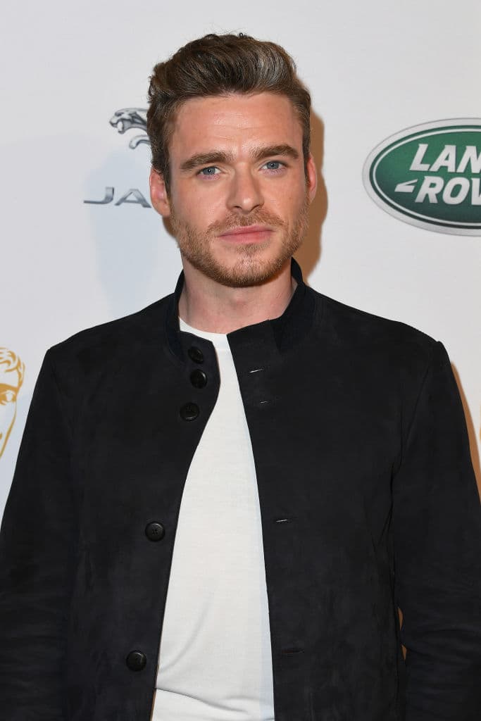 En una carrera contrarreloj, deberán atravesar el territorio enemigo para entregar un mensaje que evitará un mortífero ataque contra cientos de soldados, entre ellos el propio hermano de Blake.
<br>