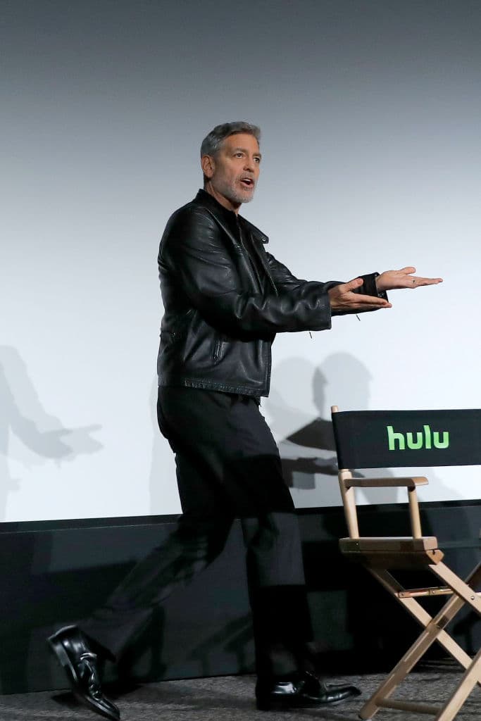 Up in the air (2009) - A Ryan Bingham lo contratan las empresas para reducir personal, porque es un experto en despedir gente. Desde hace tiempo, Ryan vive despreocupadamente viajando por todo el país.
<br>