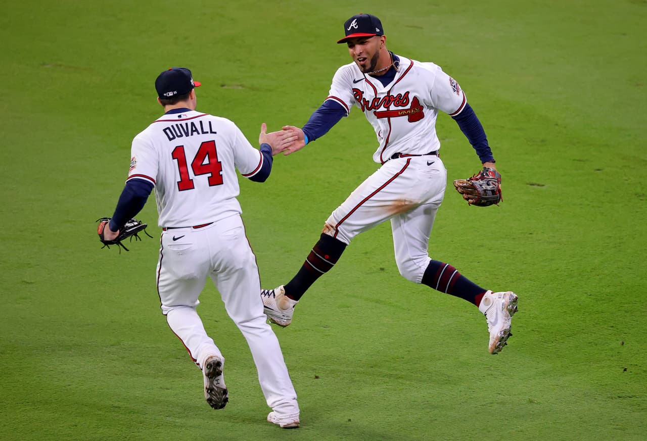 Con la presencia del expresidente, Donald Trump en el Truist Park, los Atlanta Braves remontaron dos carreras de Altuve y con los batazos de Rosario, Swanson y Soler se pusieron a un triunfo de conseguir el título 2021 de la Serie Mundial.