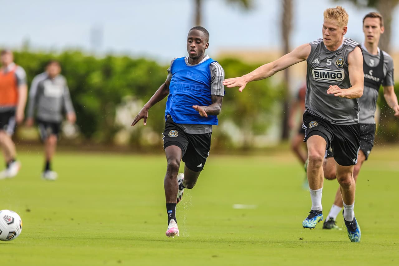 Ya no forman parte del equipo los juveniles Brenden Aaronson (transferido a Red Bull Salzburg) en el centro del campo y el defensor Mark McKenzie (vendido al Genk de Bélgica).