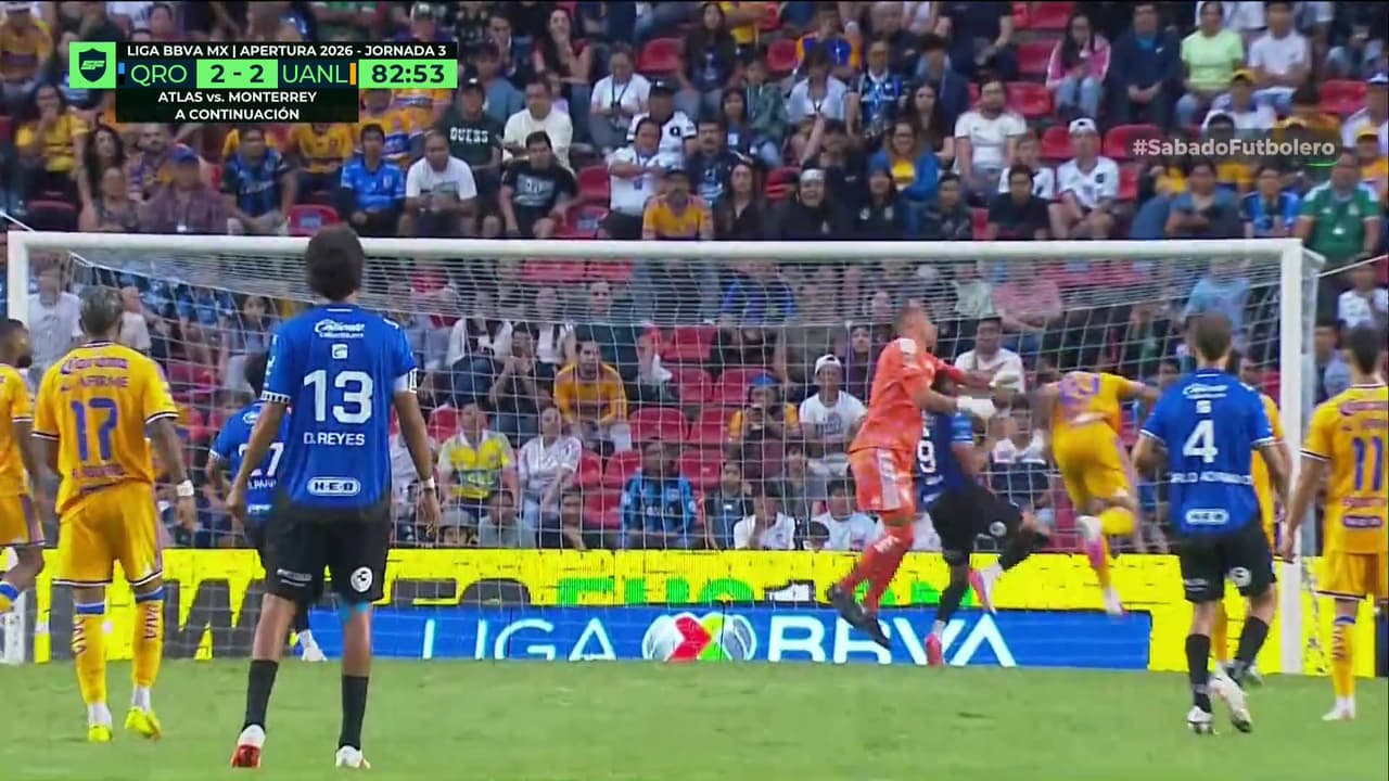 ¡Otra polémica en el área! Nahuel derriba a Ávila pero no hay penal