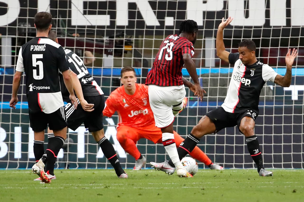 Franck Kessie aprovecha una bola que se encuentra en área para empatar el encuentro.