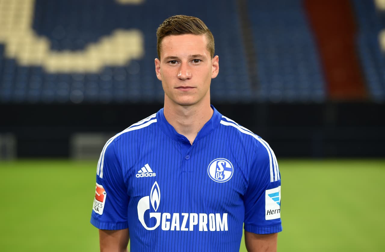 El talentoso volante alemán Julian Draxler del Schalke 04 es el gran objetivo de la Juventus de Turín para cubrir la baja de Arturo Vidal en la medular. El jugador germano es joven pero tiene la calidad suficiente para asumir el control del mediocampo del gigante italiano, que todavía no logra concretar la operación.