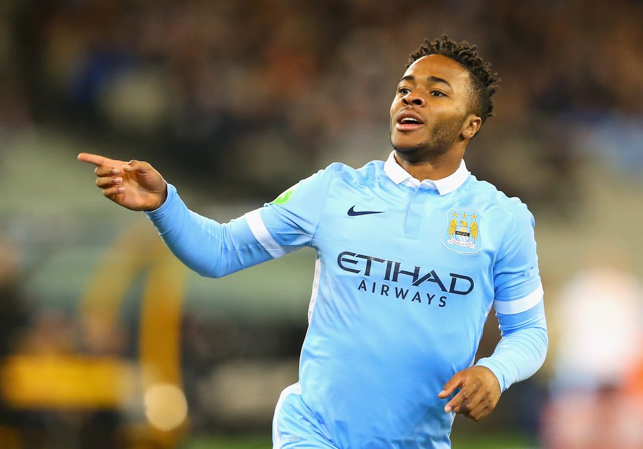 Raheem Sterling dejó al Liverpool para ser el flamante fichaje del Manchester City quien pagó 68 millones de euros a los Reds, una cantidad récord por un futbolista inglés. El joven delantero de origen jamaicano lleva el número '7' con los Citizens y se va adaptando al esquema de Pellegrini.