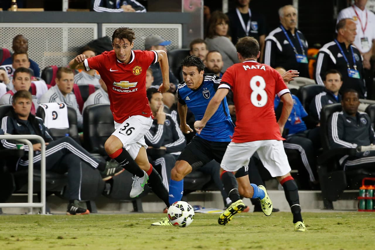 El defensa internacional italiano Matteo Darmian también se sumó al Manchester United en este verano siendo el tercer fichaje del club británico quien lo compró a cambio de 18 millones proveniente del Torino.