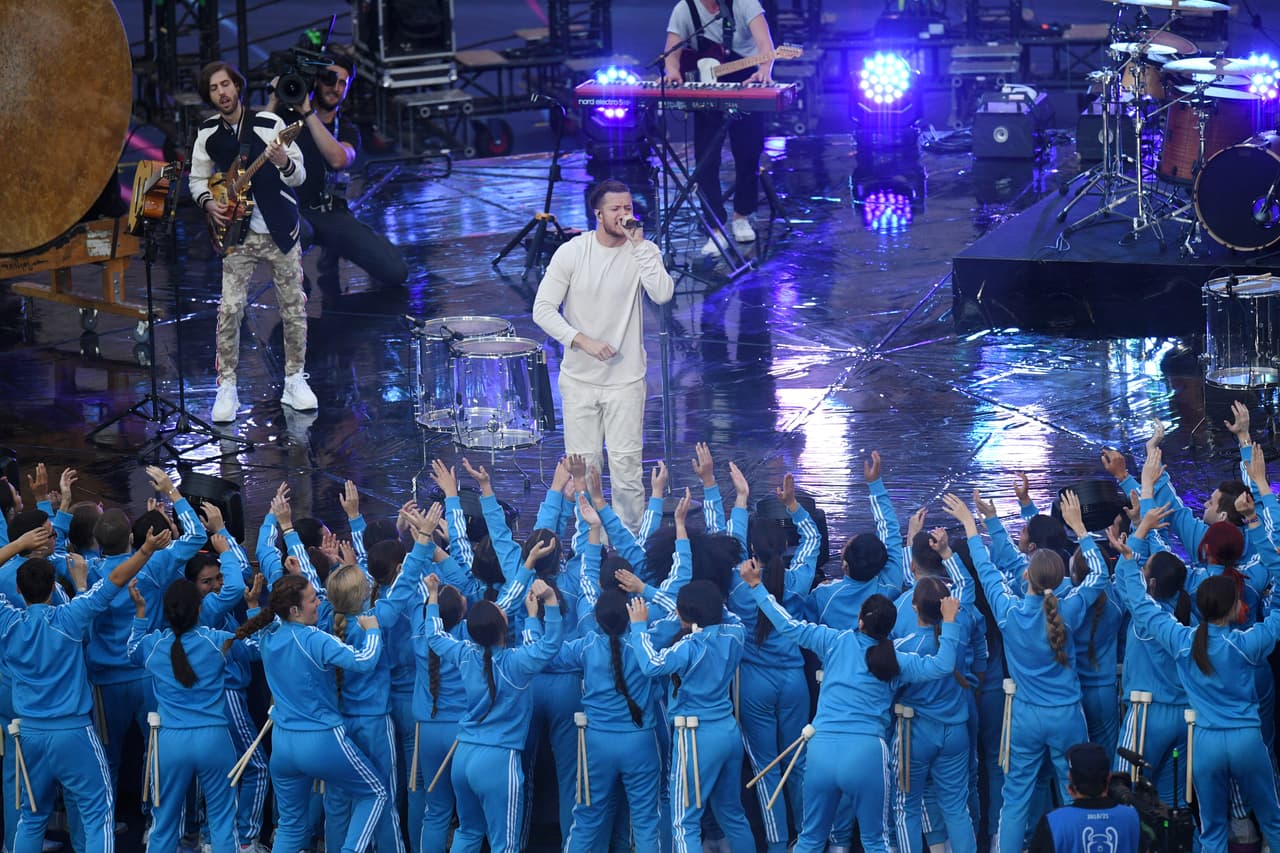 La banda estadounidense Imagine Dragons fue la encargada de prender la fiesta en el Metropolitano con sus populares temas como Thunder, Believer, On Top of The World, entre otros. Luces, fuegos, tambores y coreografías fueron algunos de los ingredientes especiales de su presentación.