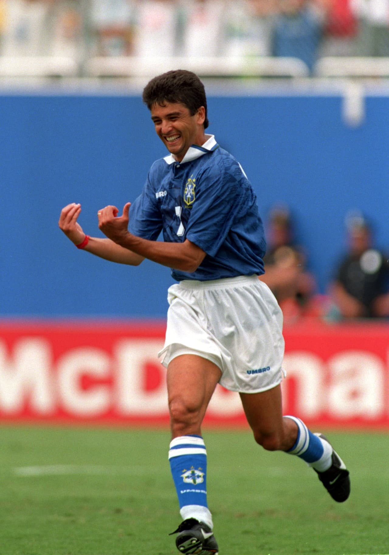 El brasileño Bebeto hizo famosa su celebración de dedicatoria a su bebé durante el Mundial de Estados Unidos-94, en especial en el partido en el que su selección gracias a su actuación se impuso contra Holanda en cuartos de final.