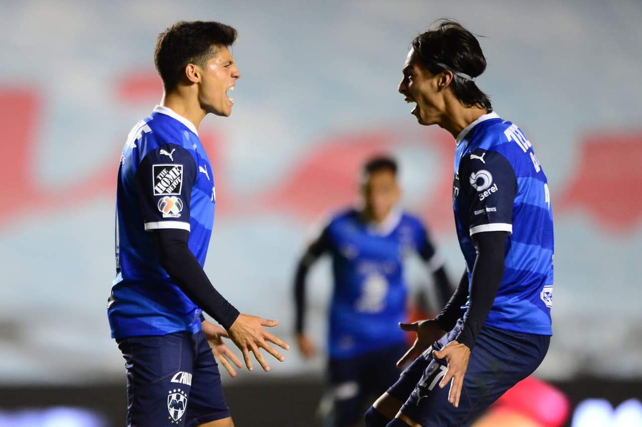 Con asistencia de Rogelio Funes Mori, Arturo González abre el marcador al minuto 71.