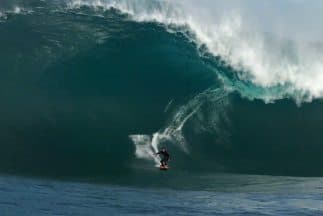 Mañana se premia a los surfistas que montaron las olas más grandes (y temibles) del año. ¿Cuál de los cinco candidatos crees que ganará?  