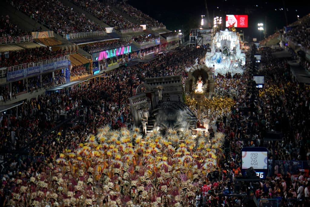 El emblemático 'sambódromo' volvió a convertirse en la meca de la samba, la fantasía y la alegría y recibió a unas 70,000 personas.