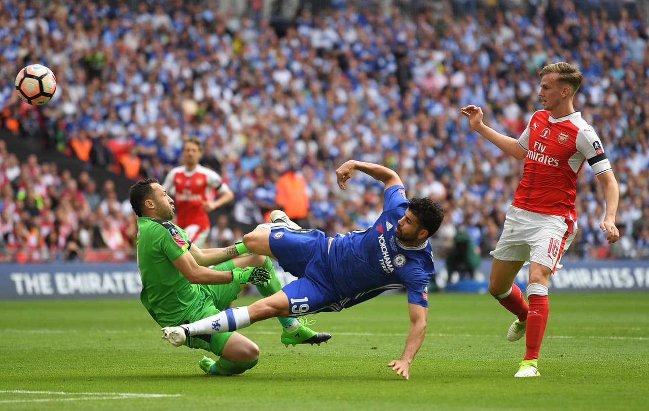 El arquero colombiano David Ospina respondió en buena parte de las exigencias del partido contra su equipo.