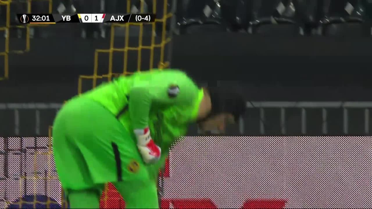 ¡TIRO ATAJADO! disparo por Dusan Tadic.