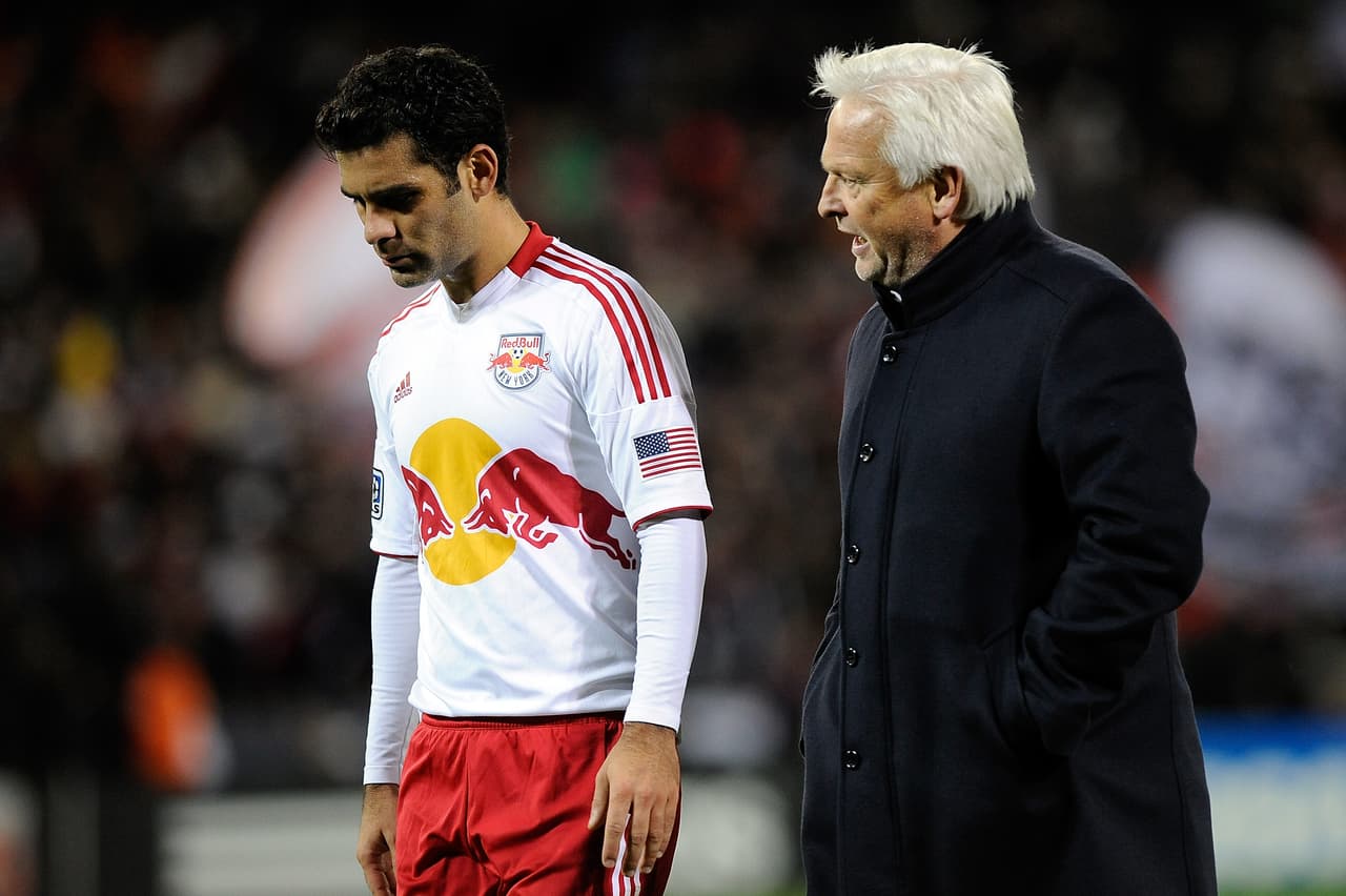 Rafa Márquez llegó a los New York Red Bulls en 2010, cuando el equipo buscaba postularse como un gigante de la liga al juntar al mexicano con su ex compañero de Barcelona, Thierry Henry. Sin embargo, su paso por la MLS estuvo marcado por controversias y poco nivel.