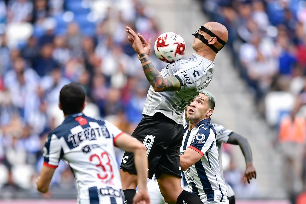 Ariel Nahuelpán brindó un gran partido y fue clave para el triunfo de Querétaro ante el campeón Monterrey.