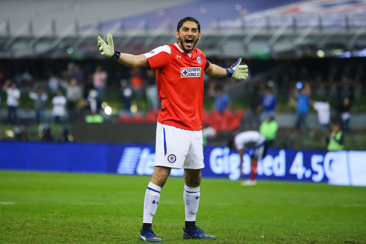 <b>José de Jesús Corona, Cruz Azul</b>. Le tocó estar del lado de los vencidos en la final entre ambos equipos en 2013 y tiene oportunidad de redención, aunado a su gran calidad y liderazgo en la portería.