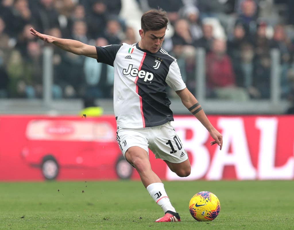 Paulo Dybala se echó al equipo al hombro ante la baja de Cristiano Ronaldo, fue el que más participó y marcó el primero de los dos goles en el triunfo de la Juventus 2-0 sobre el Brescia.