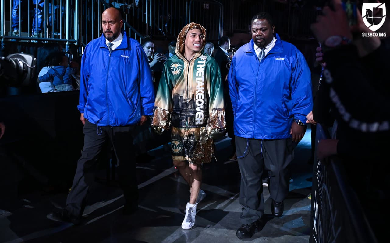 El estadounidense de ascendencia hondureña despachó a su rival en cinco rounds. La gran pregunta es si está listo para dar un paso de calidad enorme ante Vasiliy Lomachenko.