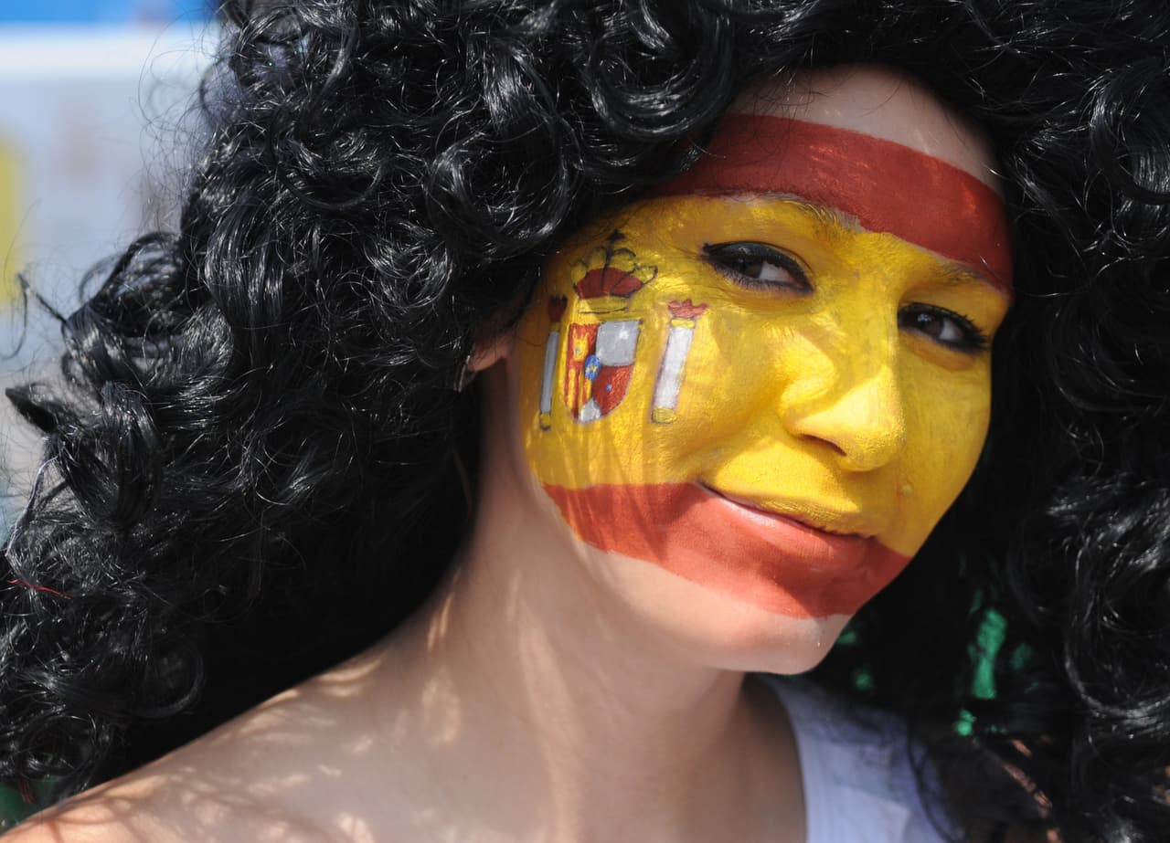 España vivió con serena alegría la obtención de su segunda Eurocopa en 2012. Esta fanática da una excelente muestra de esto.