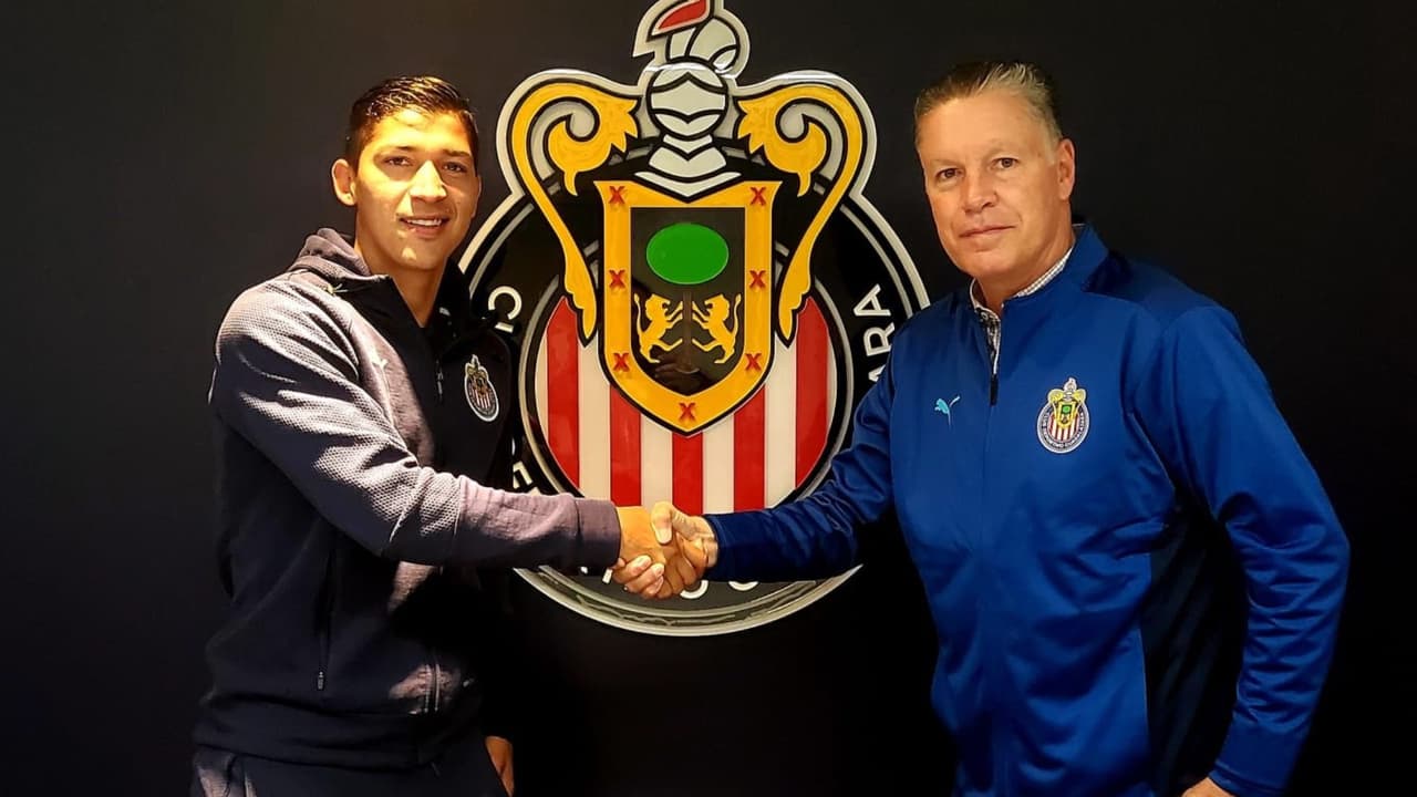Ángel Zaldívar renueva con Chivas hasta 2024