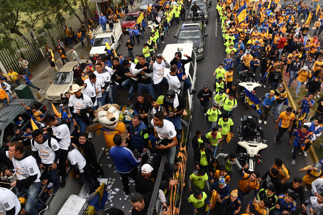 Tigres desfiló por las calles de Monterrey como campeón del Apertura 2017.