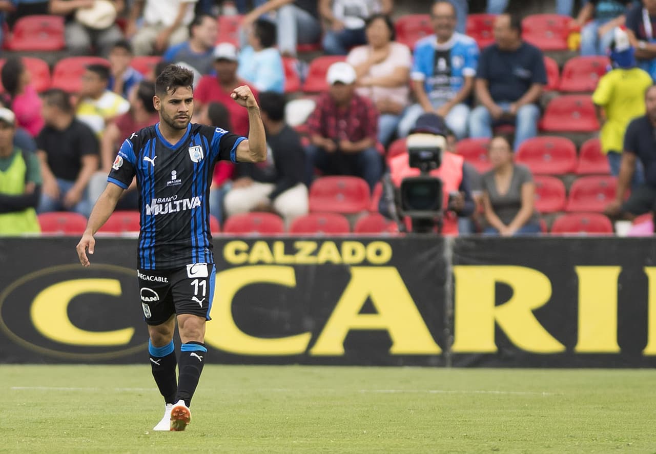 Villalva llegó como refuerzo al Querétaro para el Apertura 2018, luego de jugar desde 2015 en el Veracruz. En Argentina actuó para River Plate y Argentinos Juniors.