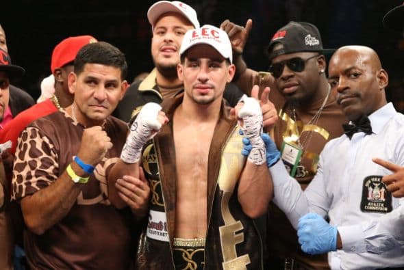 Sin sudar ni despeinarse, Danny García noqueó en dos rounds a Rod Salka, quien demostró poco boxeo y resistencia en Brooklyn.