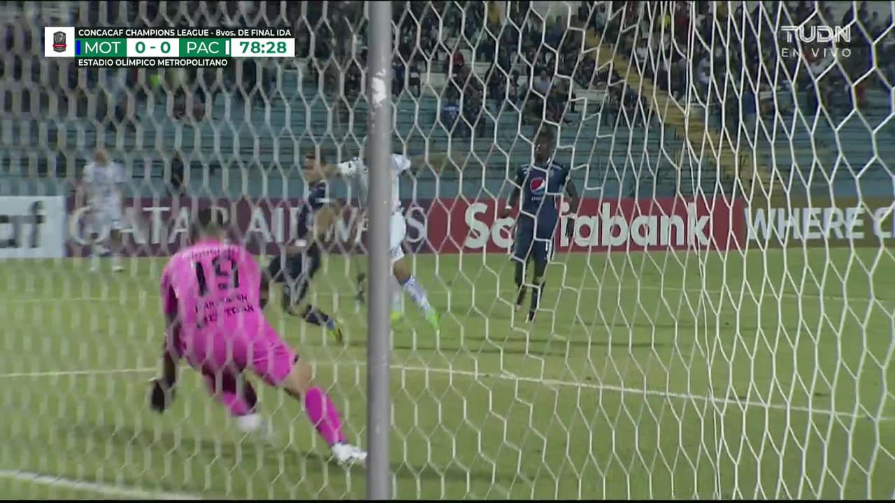 ¡TIRO ATAJADO! disparo por Cristian Arango.