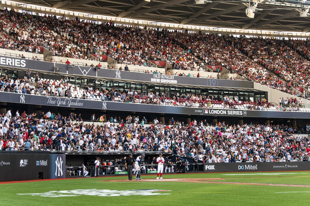 De estadio de fútbol a diamante de béisbol, así estuvo el interior de London Stadium.