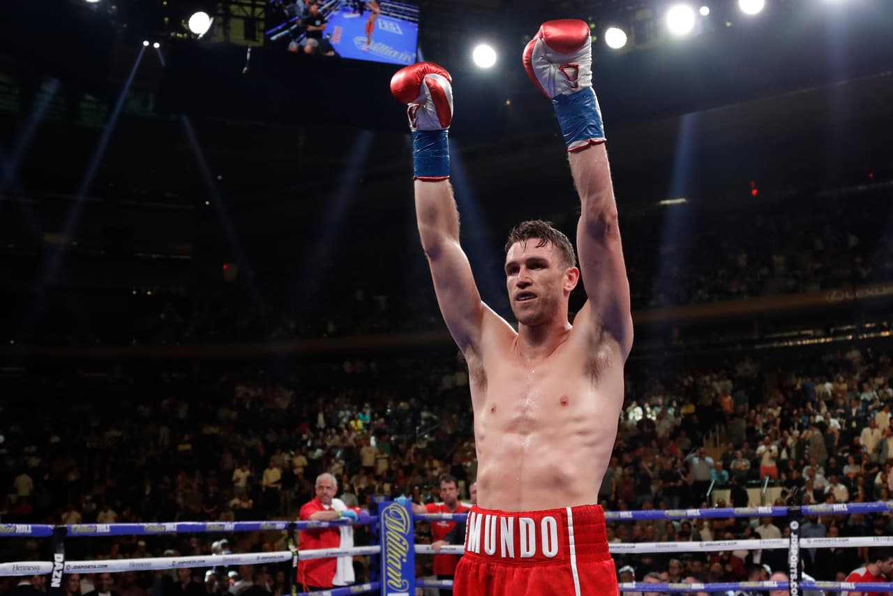 Smith consiguió derrotar a Groves por la vía del nocaut para poner su récord 25-0 y proclamarse como supercampeón mundial de la WBA en el peso supermediano.
<br>