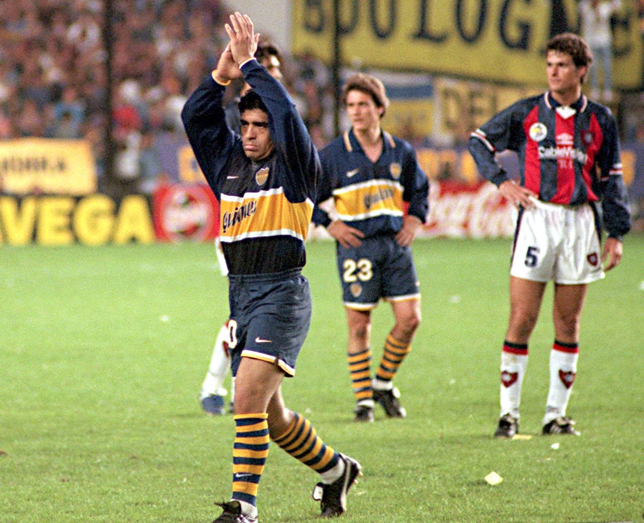 6. Diego Armando Maradona tuvo dos etapas como jugador de Boca Juniors. Primero en 1981 y luego de 1995 a 1997.