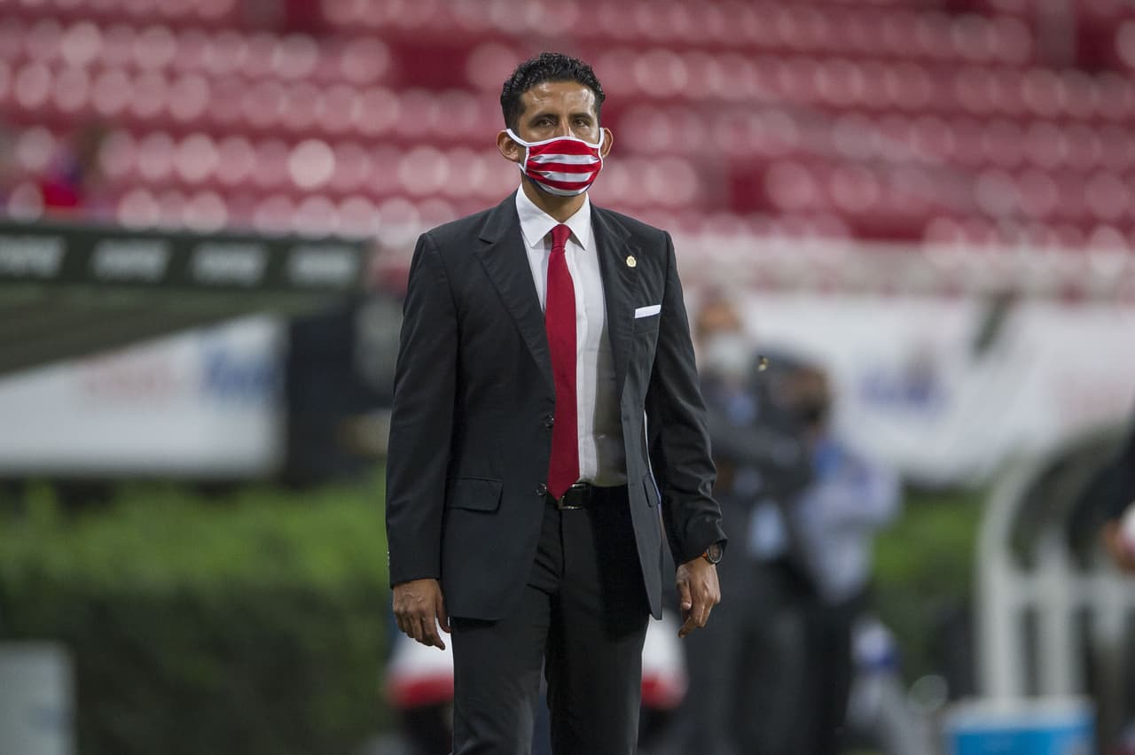 Edgar 'Chore' Mejía, técnico de Chivas Femenil