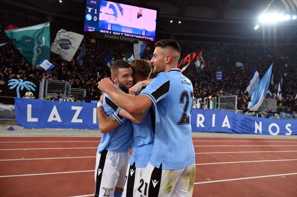 La Lazio lleva 42 puntos en 18 juegos, dos puntos más que Madrid y Barcelona, con un juego menos.
