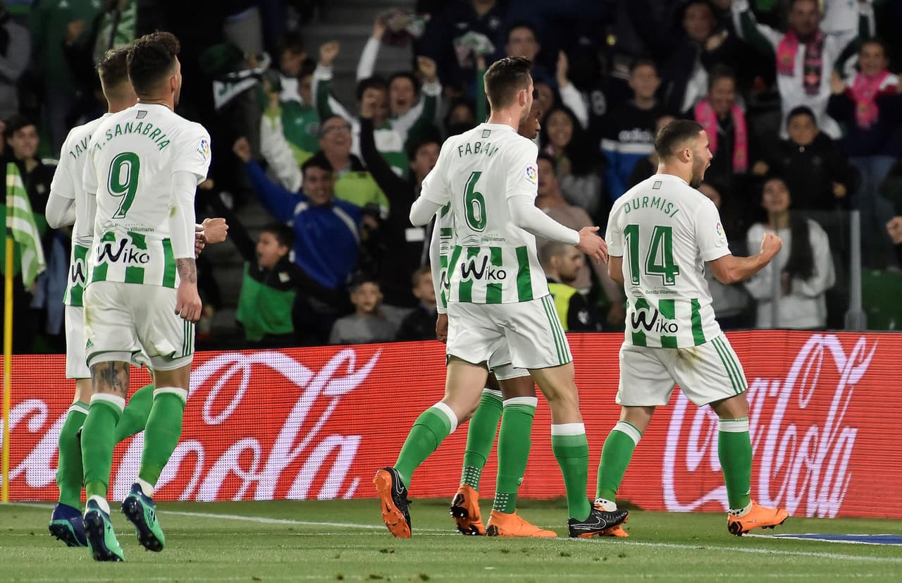 Betis celebró su paso a Europa League con Andrés Guardado en la cancha tra un triunfo 2-1 contra Málaga, que de paso tuvo al mexicano como protagonista por su pase gol en el segundo tanto-