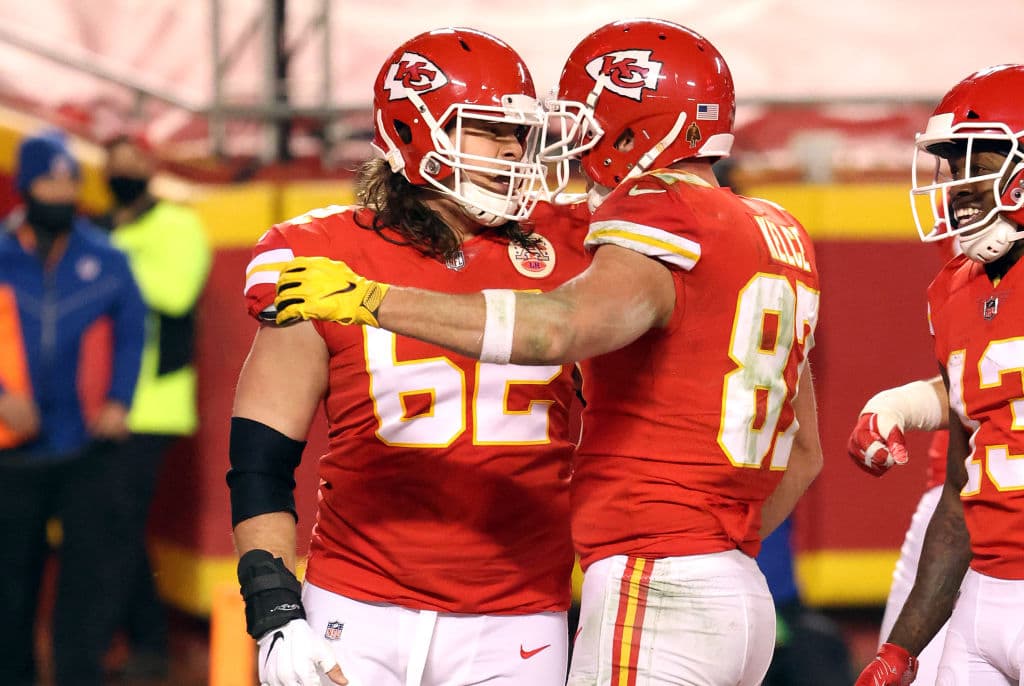 Patrick Mahomes tiene un partido sin errores Kansas City vence 24-38 en casa fente a los Buffalo Bills.